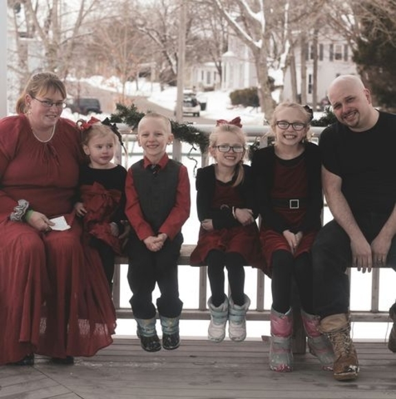 Meet your Posher, April - Picture 1 of 1